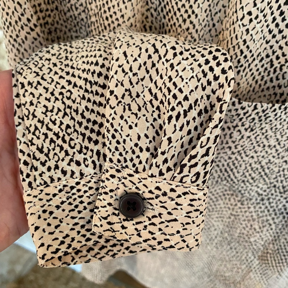 Loft Snakeskin Print Button Down Ls Xs - image 6